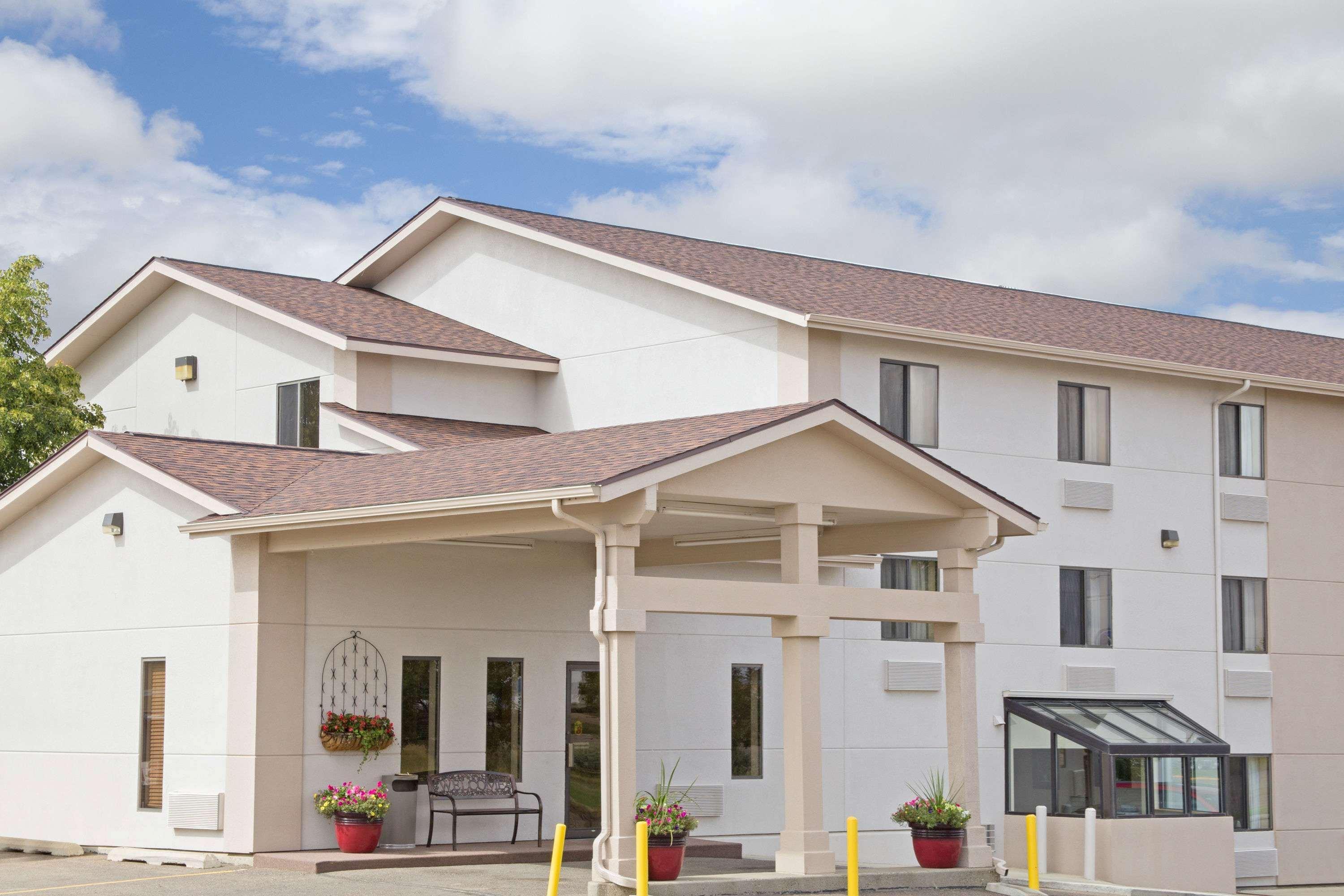Super 8 By Wyndham Hotel 2*